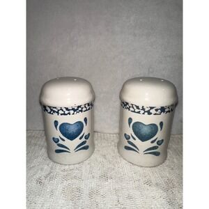 VINTAGE Ceramic Heart Salt Pepper Shakers Blue White Country Kitchen Decor Set